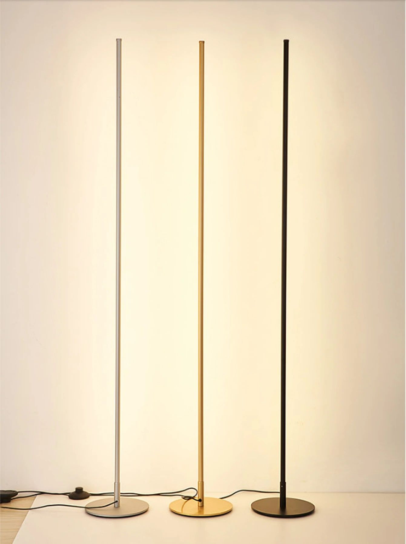 Modern LED Floor Lamp | Adjustable Design for Cozy Atmosphere