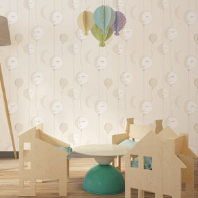 Soft beige balloon face wallpaper for peaceful kids room by Kids-Mundo